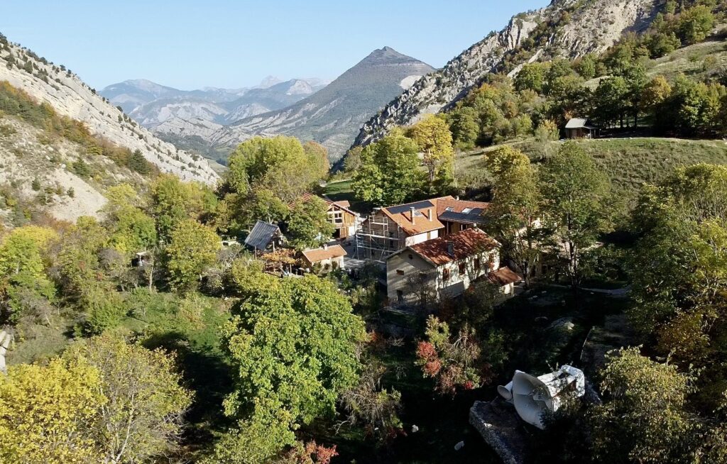 LES VILLAGES DES JEUNES